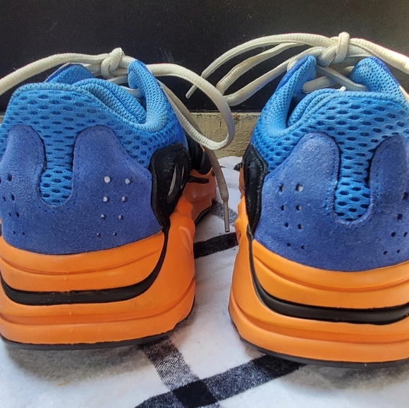 Yeezy Boost 700 Bright Blue size 5.5 men\'s size 7 woman size main image 4